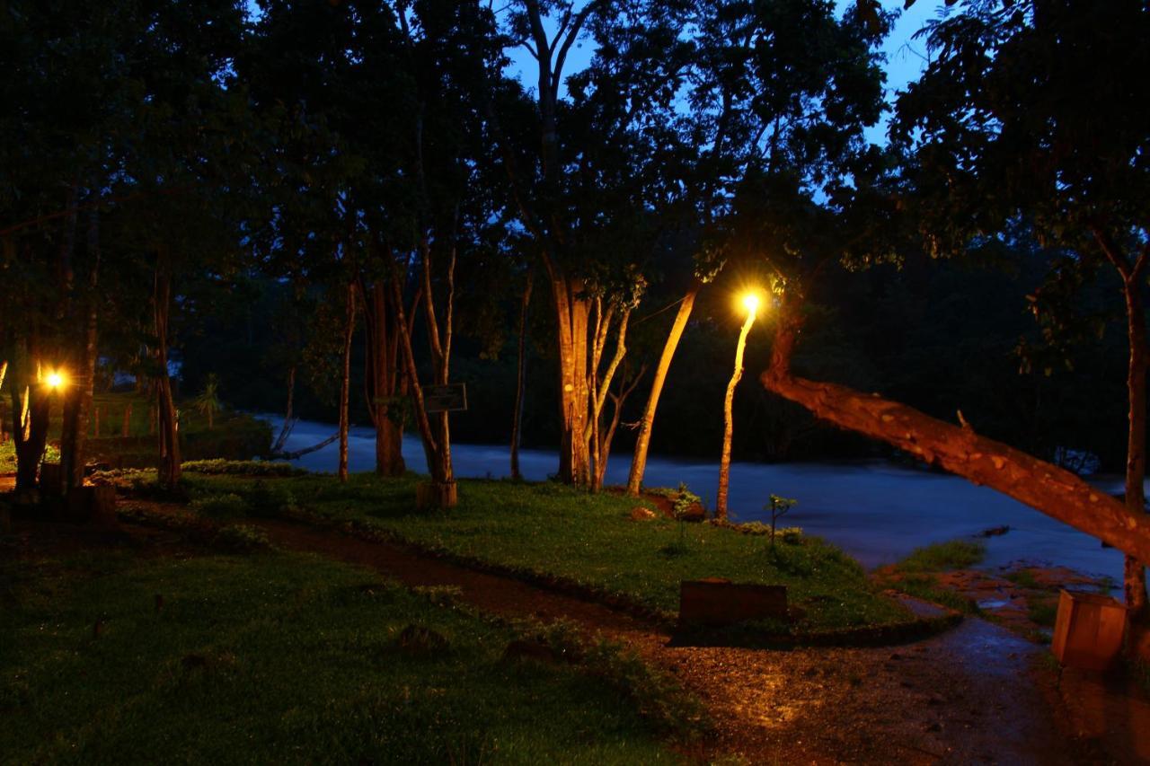 Tadlo Lodge Beng Bagian luar foto